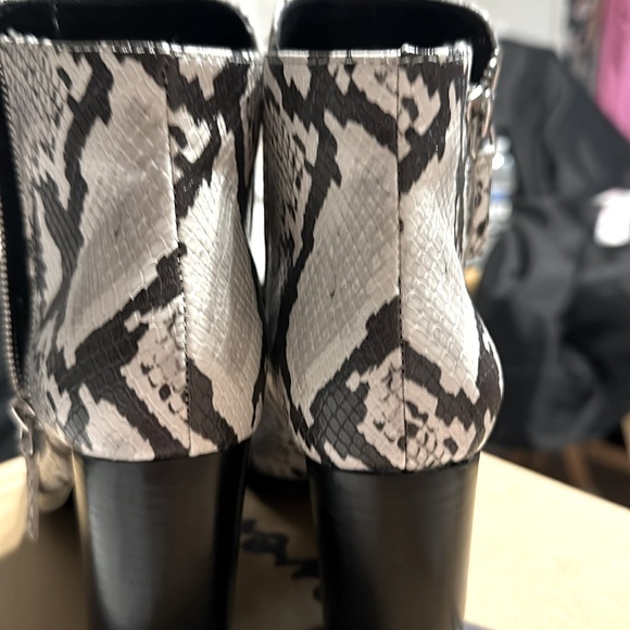 Aldo Boots size 6.5  (37) Snake skin design New Leather 3.75” heels Black Grey - Picture 5 of 12